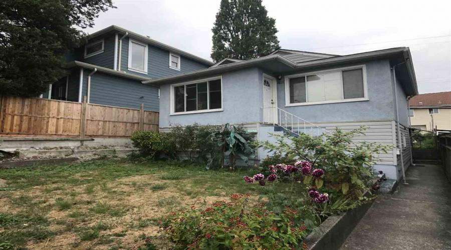 1333 41ST, British Columbia V5W 1R5, 7 Bedrooms Bedrooms, ,2 BathroomsBathrooms,Residential Detached,For Sale,41ST,R2537175